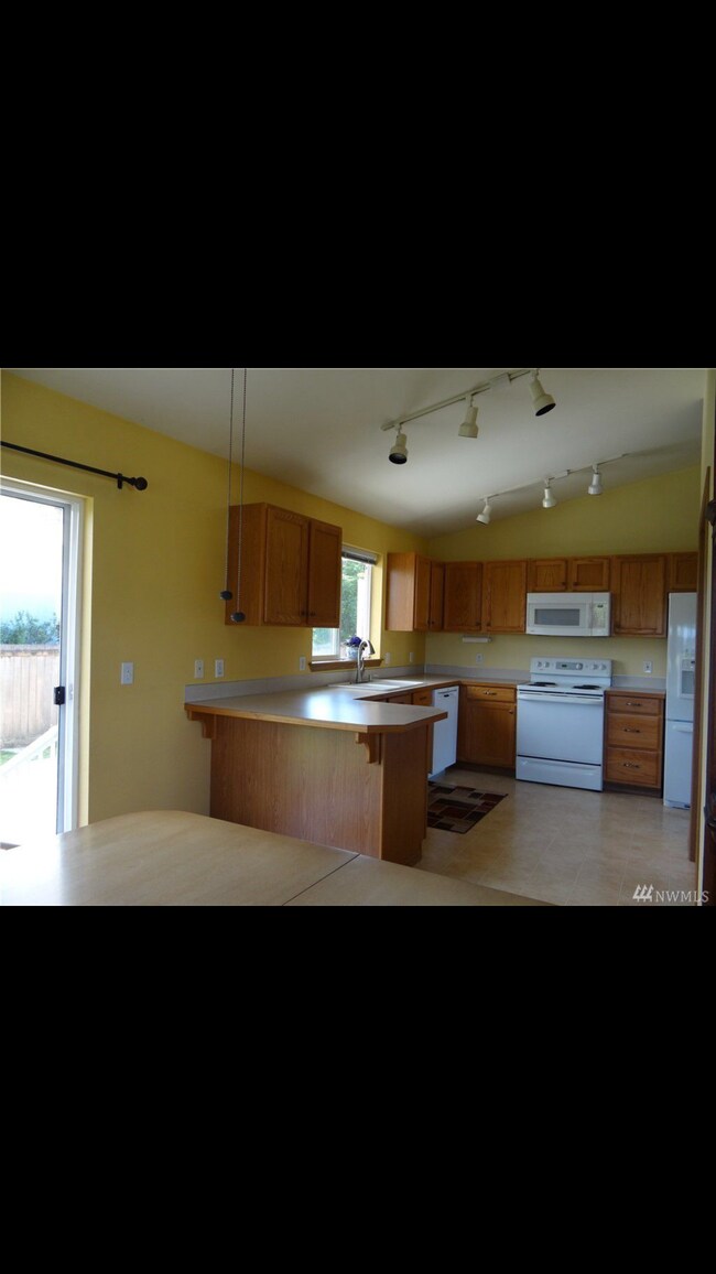Building Photo - 559 Algona Blvd N