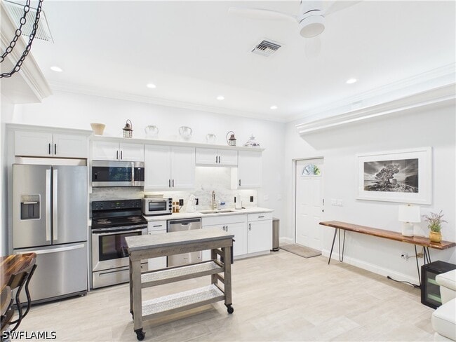 Building Photo - 6072 Polly Ave