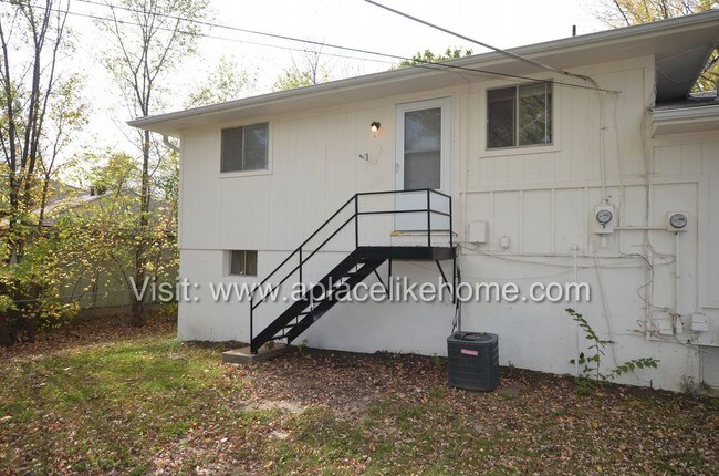 Building Photo - 1609 N 63rd Pl