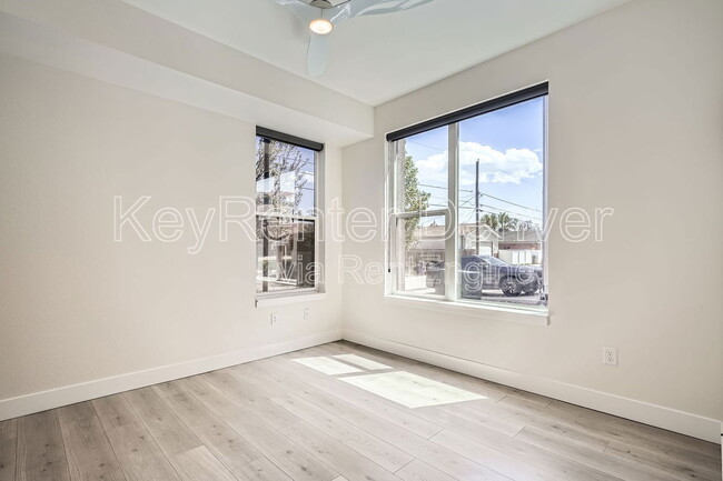 Foto del edificio - 3044 Wilson Ct