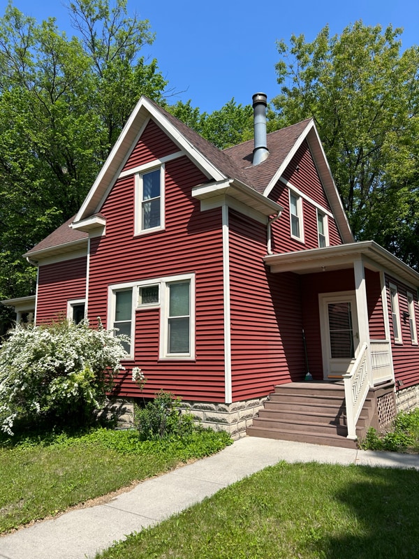 Building Photo - 624 5th St S