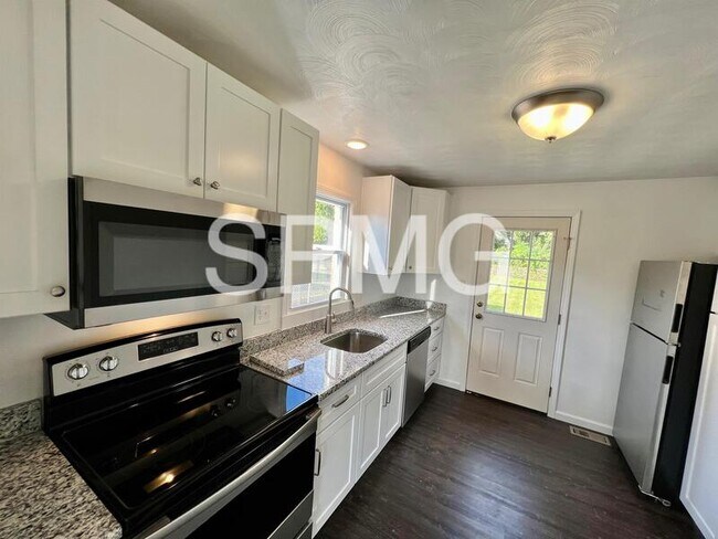 Foto del edificio - 5125 Airport Rd NW