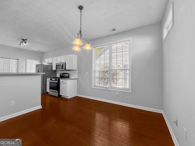 Building Photo - 2058 Greenhill Pass