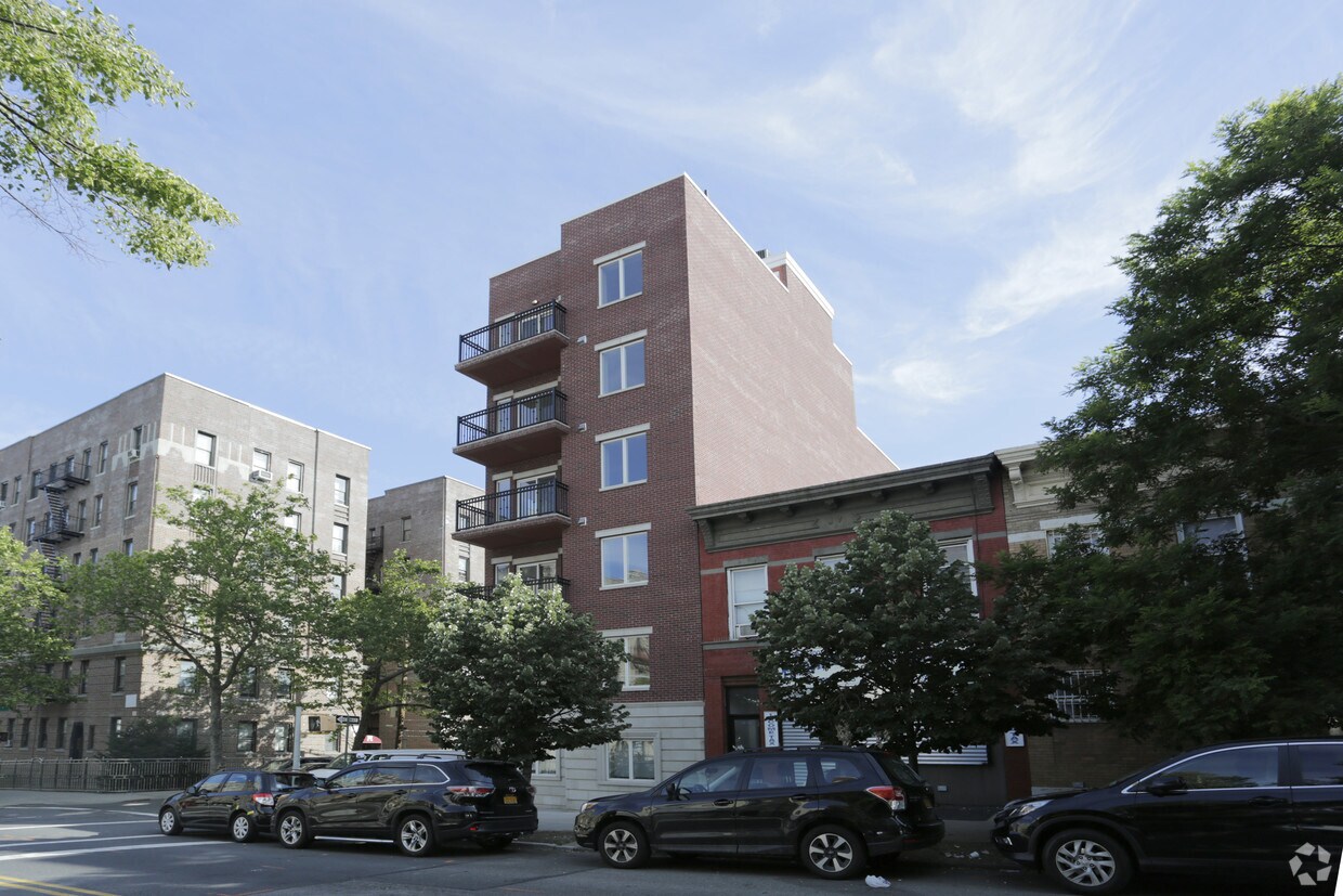 Building Photo - 36-01 28th Ave