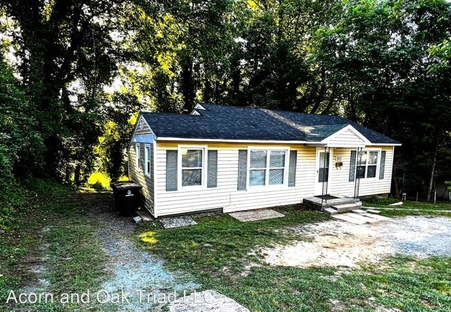 Building Photo - 2 br, 1 bath House - 3625 Yale Avenue