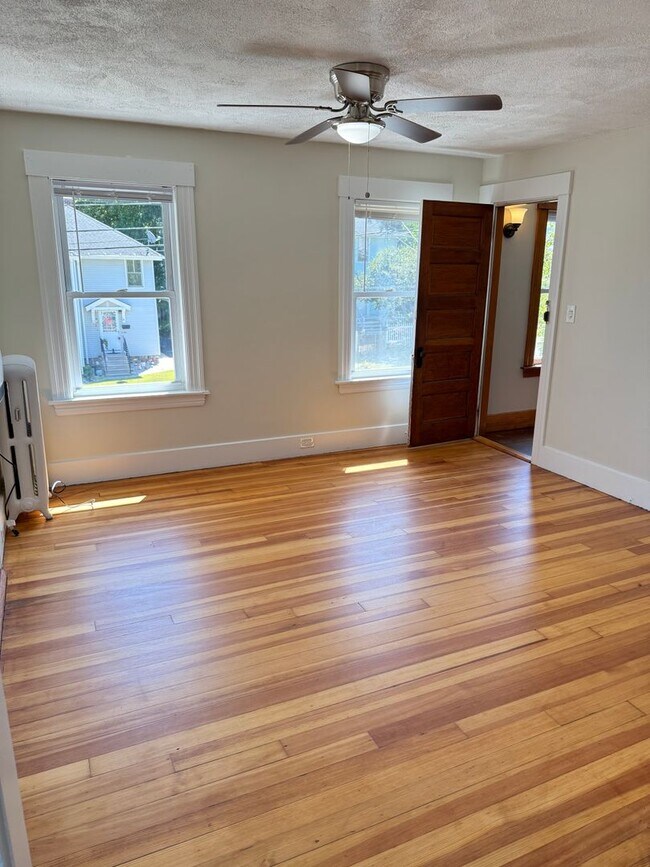 Photo - 48-50 Putnam St Apartment