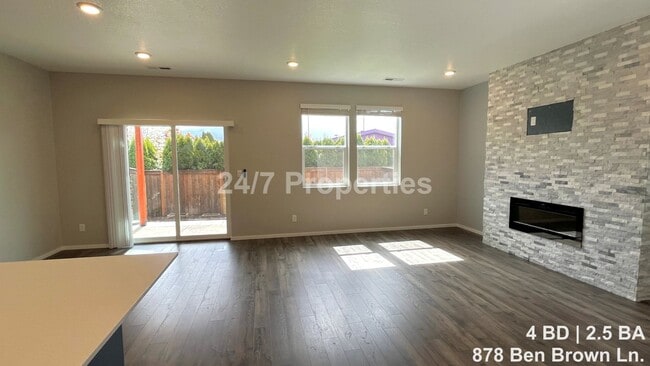 Foto del edificio - Modern 4 BD | 2.5 BA Home in Woodburn