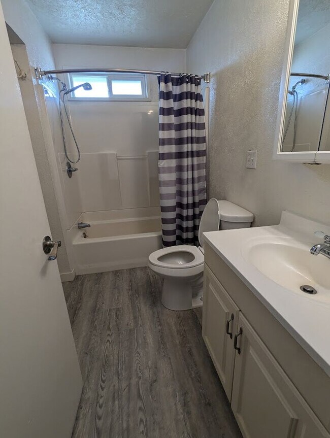 Foto del edificio - Whitman Duplex