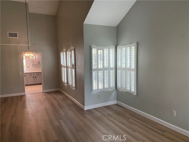 Foto del edificio - 16858 Labrador St