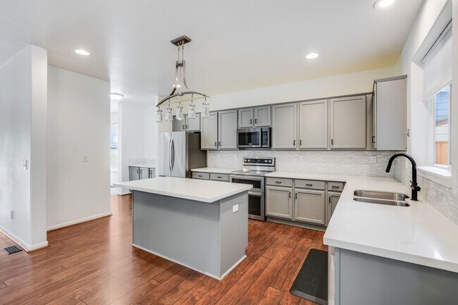 Foto del edificio - Beautiful 4 bed, 2.5 bath rental home in Oatfield Neighborhood Milwaukie!