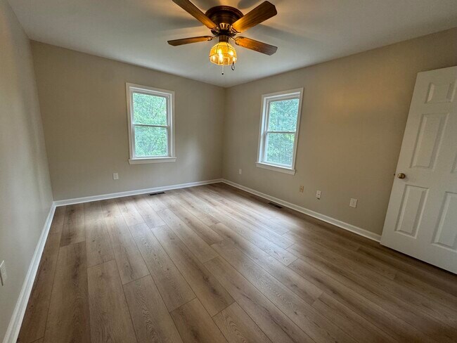 Building Photo - 250 Bobcat Ln