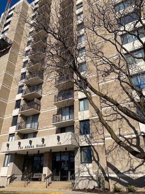 Exterior - 118 Monroe St