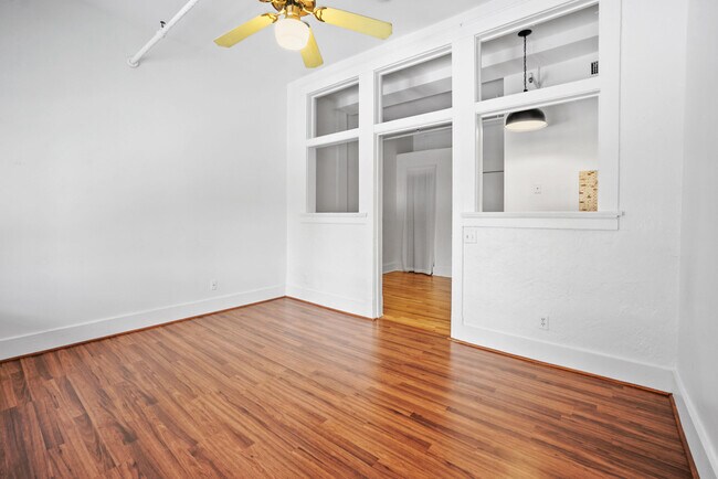 Foto del edificio - 310 S Dixie Hwy