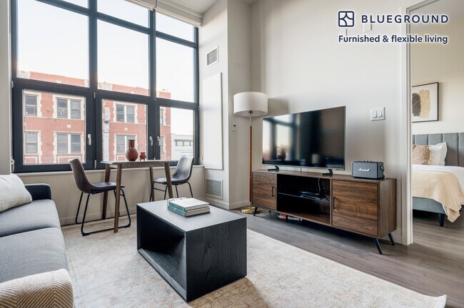Foto del edificio - 2522 N Milwaukee Ave