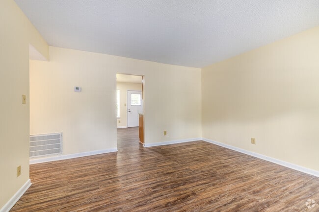 2BR, 1BA - 810SF - Living Area - Hunters Glen