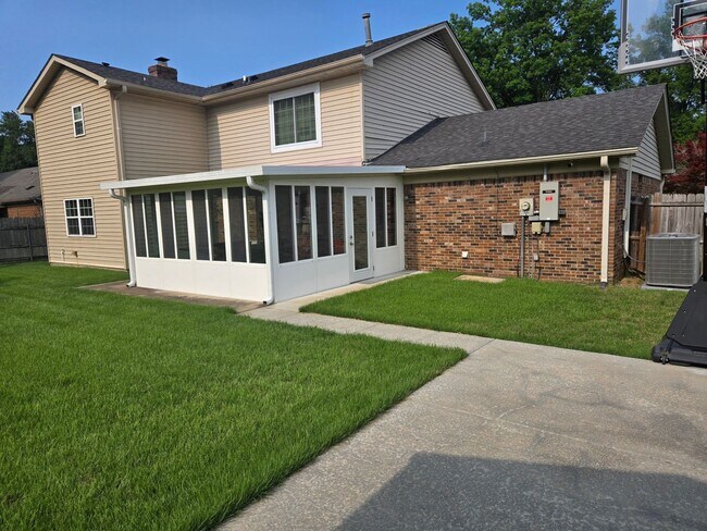 Building Photo - Spacious 4 bedroom, 2.5 bath home for lease.