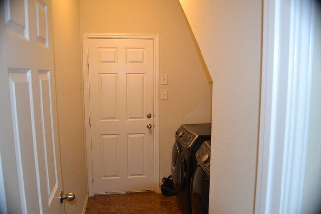 Building Photo - Gorgeous Corner Lot w/ Solar Panels