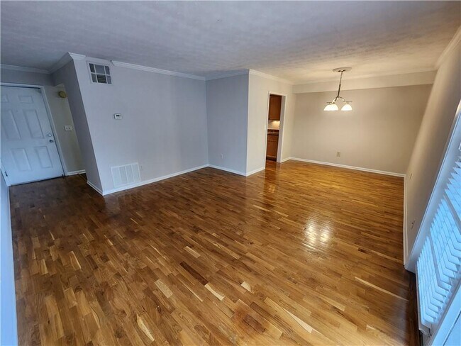 Foto del edificio - 1150 Collier Pl NW