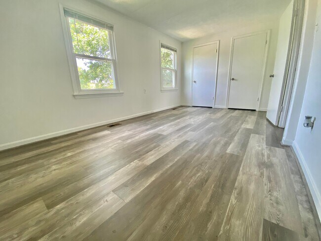 Foto del edificio - 7351 Crestleigh Cir