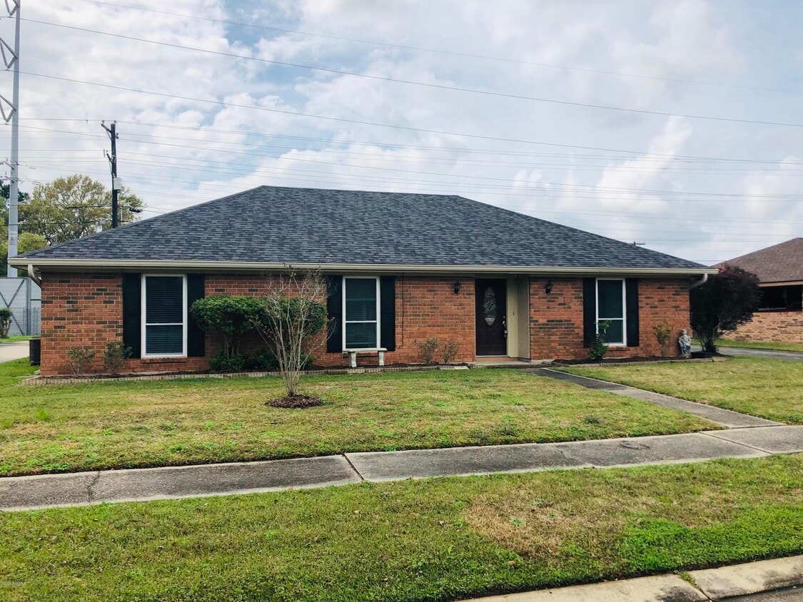 109 Wisteria Dr, Lafayette, LA 70506 House for Rent in Lafayette, LA