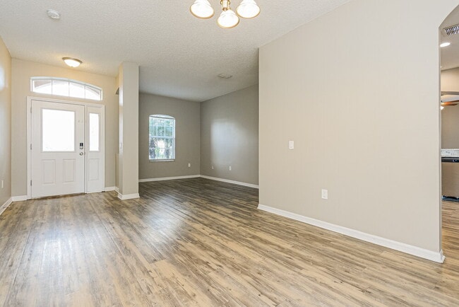 Building Photo - 204 Abbotsbury Dr