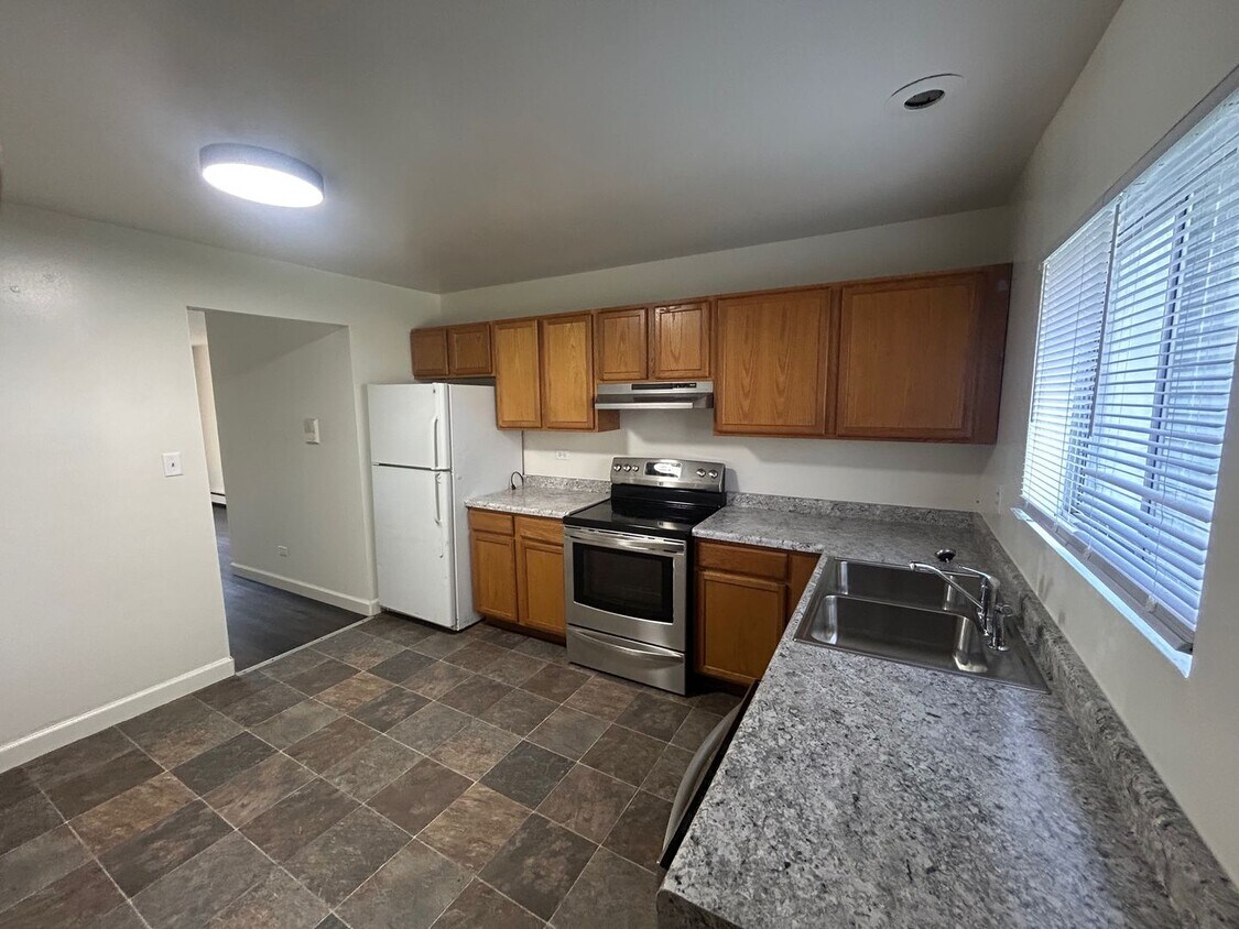 Foto principal - 2242 W Nichols Rd