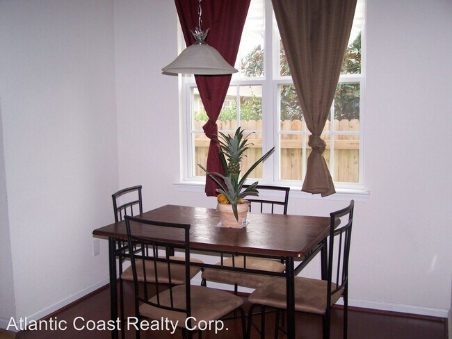 Building Photo - 4 br, 2 bath House - 118 Keeper St.