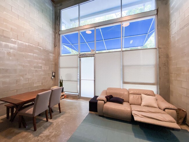 Building Photo - Lofts Oasis #105 - Pet Friendly!