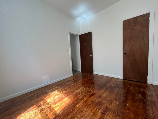 Building Photo - 341 Midwood St