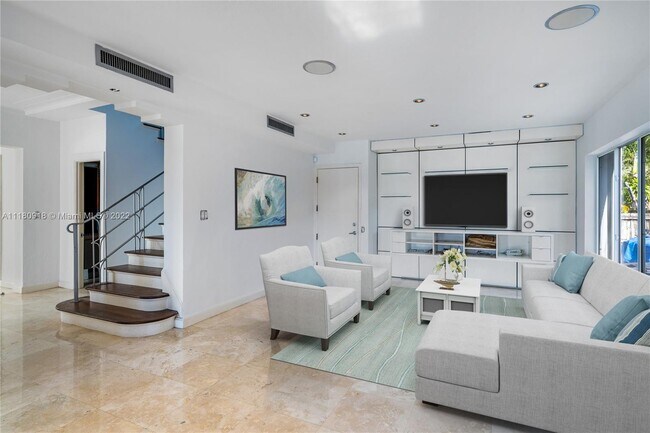 Building Photo - 217 E Rivo Alto Dr