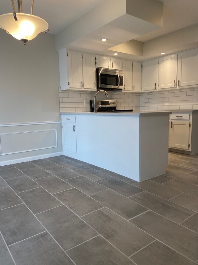 Building Photo - 2608 Valley Brook Dr