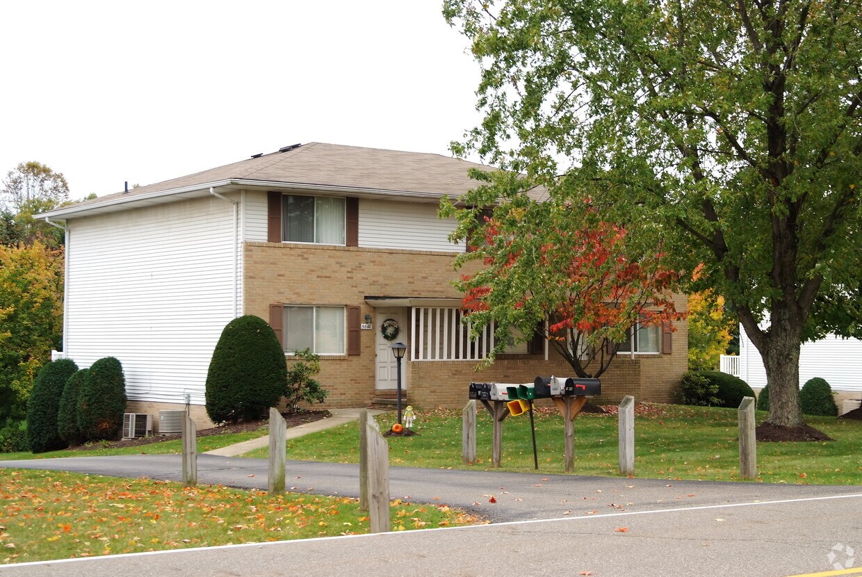 Primary Photo - 5640-5644 Huckleberry St NW