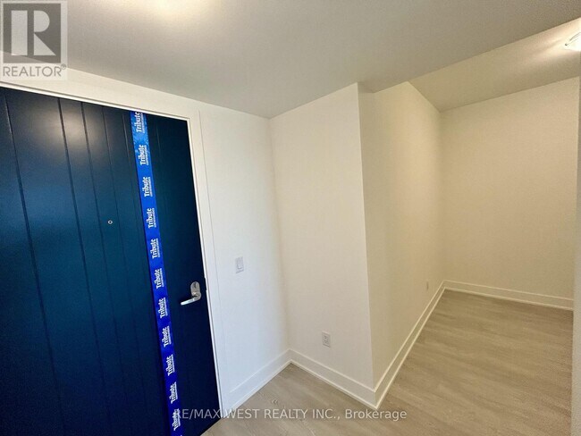 Photo du bâtiment - 1831 Simcoe St N