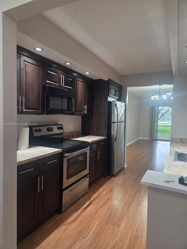 Foto del edificio - 1200 SW 137th Ave