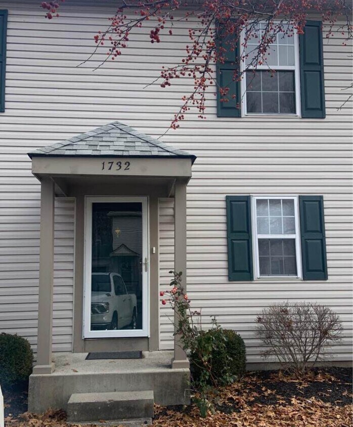 Foto principal - 1732 Ridgebury Dr