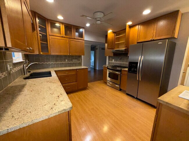 Foto del edificio - 741 Woods Ct