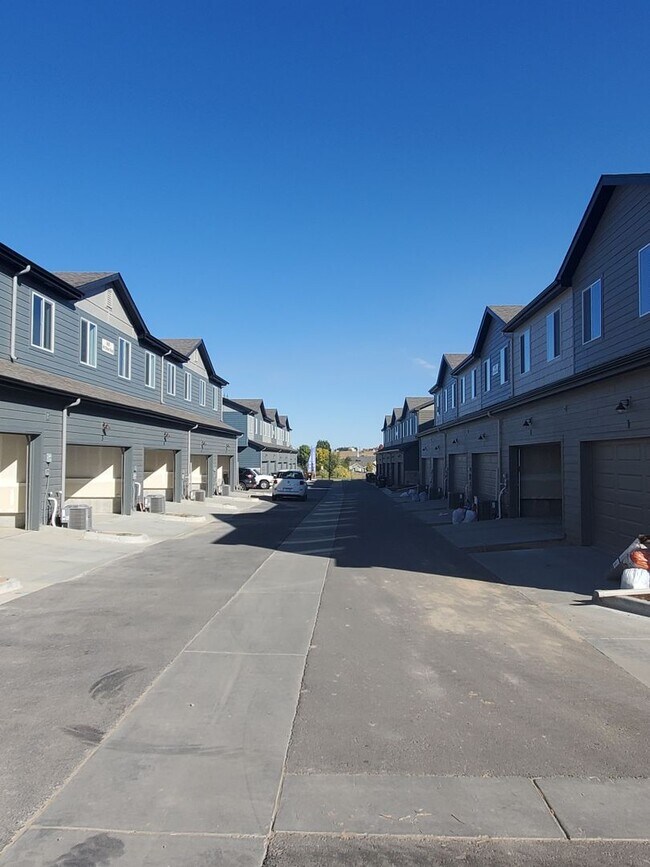 Foto del edificio - Updated and Bright 3 Bedroom Townhouse in Greeley!