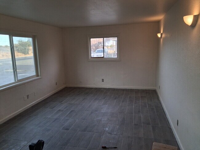 Foto del edificio - 5722 Lindhurst Ave
