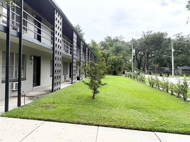 Foto del edificio - 639 Ramona Ln