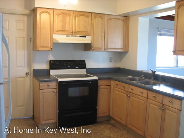 Building Photo - 2 br, 1 bath House - 3 Sixth Avenue