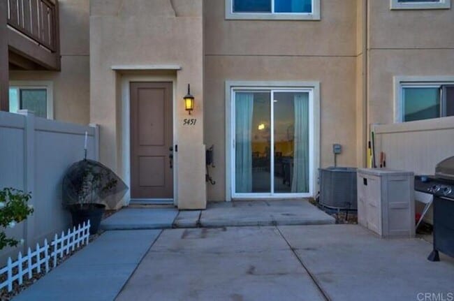 Foto del edificio - 5451 San Roberto