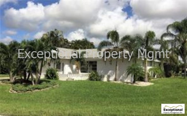 Building Photo - 3 Bedroom 2 Bath- POOL HOME!! Available ea...