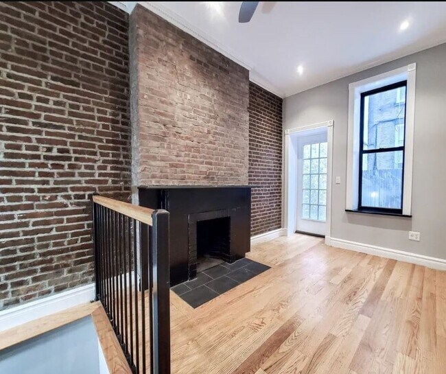 Building Photo - 53 Leroy St