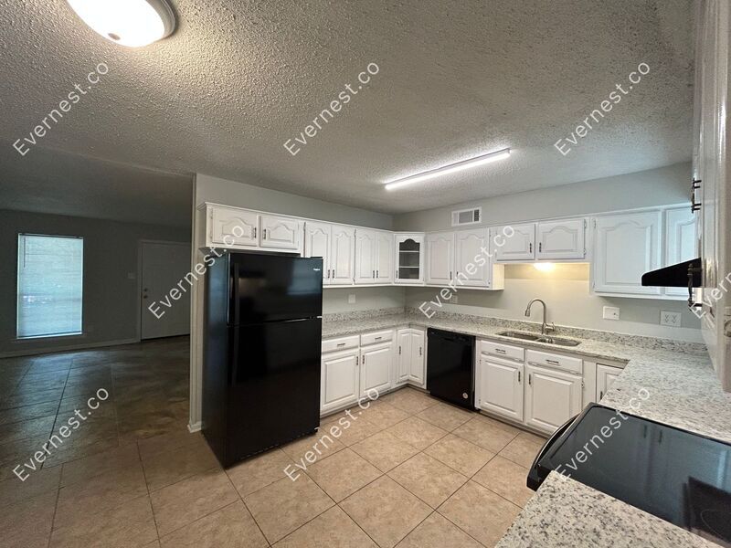Primary Photo - 2995 Fairlane Dr