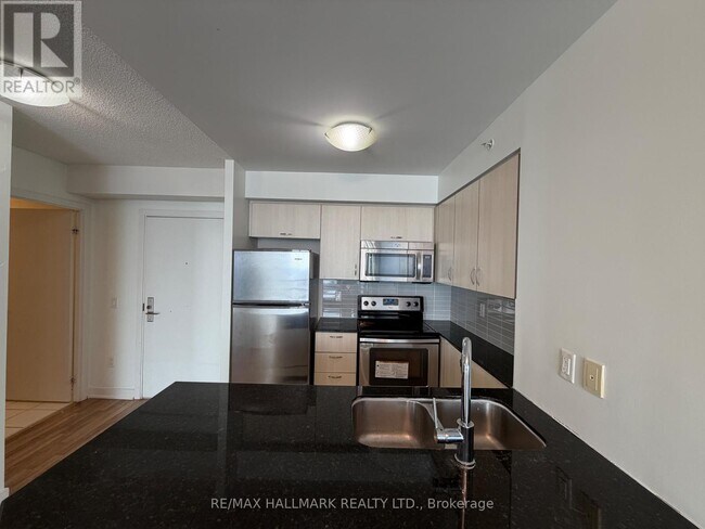 Photo du bâtiment - 5740 Yonge St