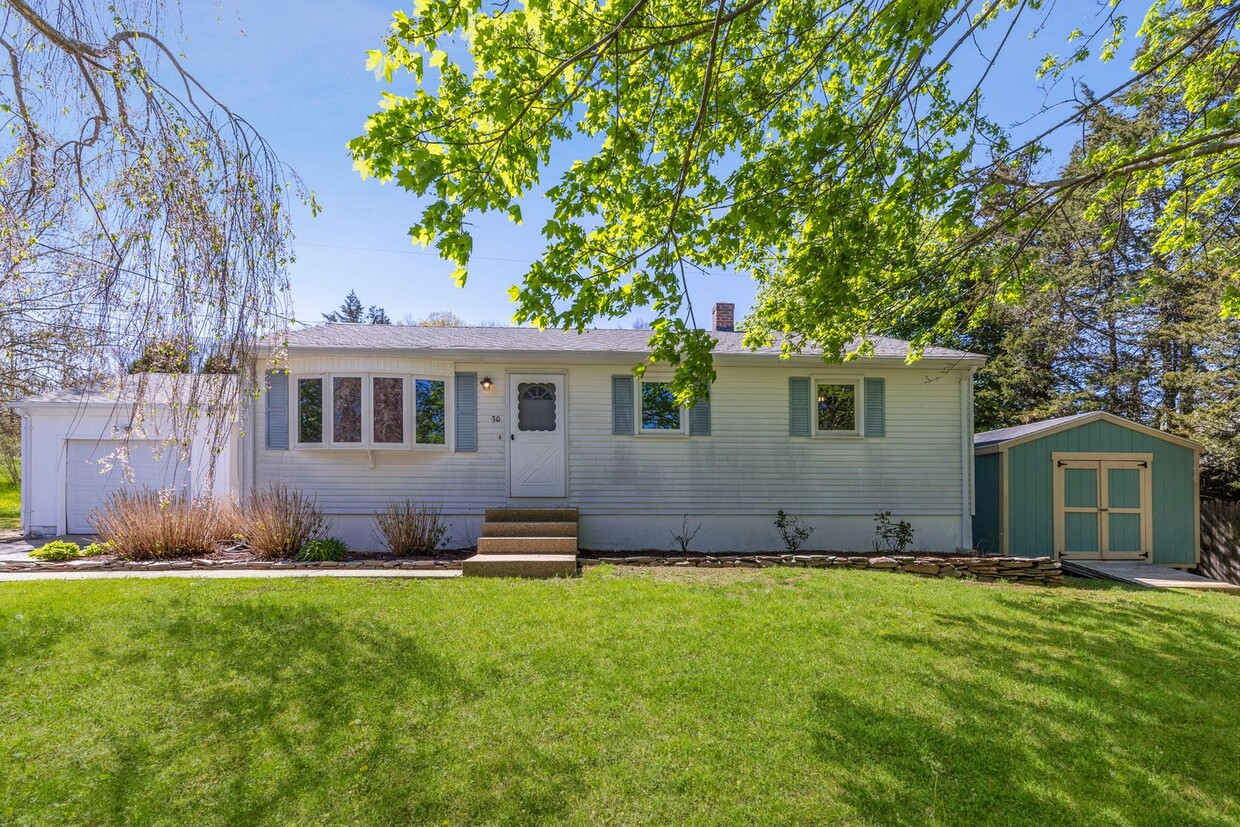 Primary Photo - Renovated Ranch 3 BR/1BA/1 car garage w Fu...