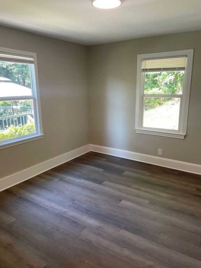Building Photo - 2420 Ivy Ave