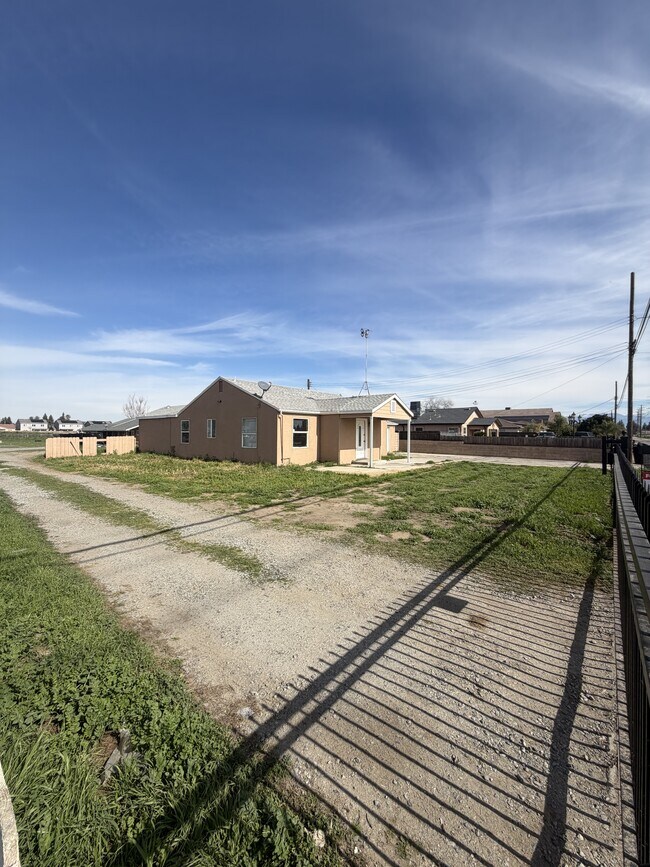 Foto del edificio - 1004 E K Ave