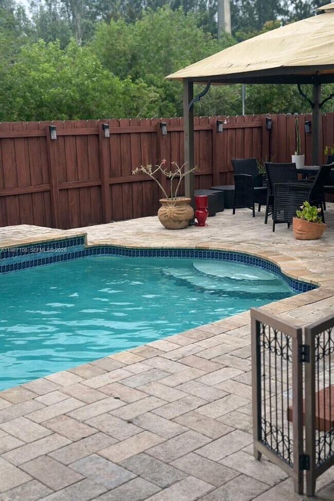 Foto del edificio - 4128 SW 156th Ct