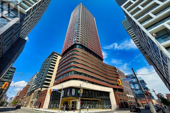 Building Photo - 180 Front St E